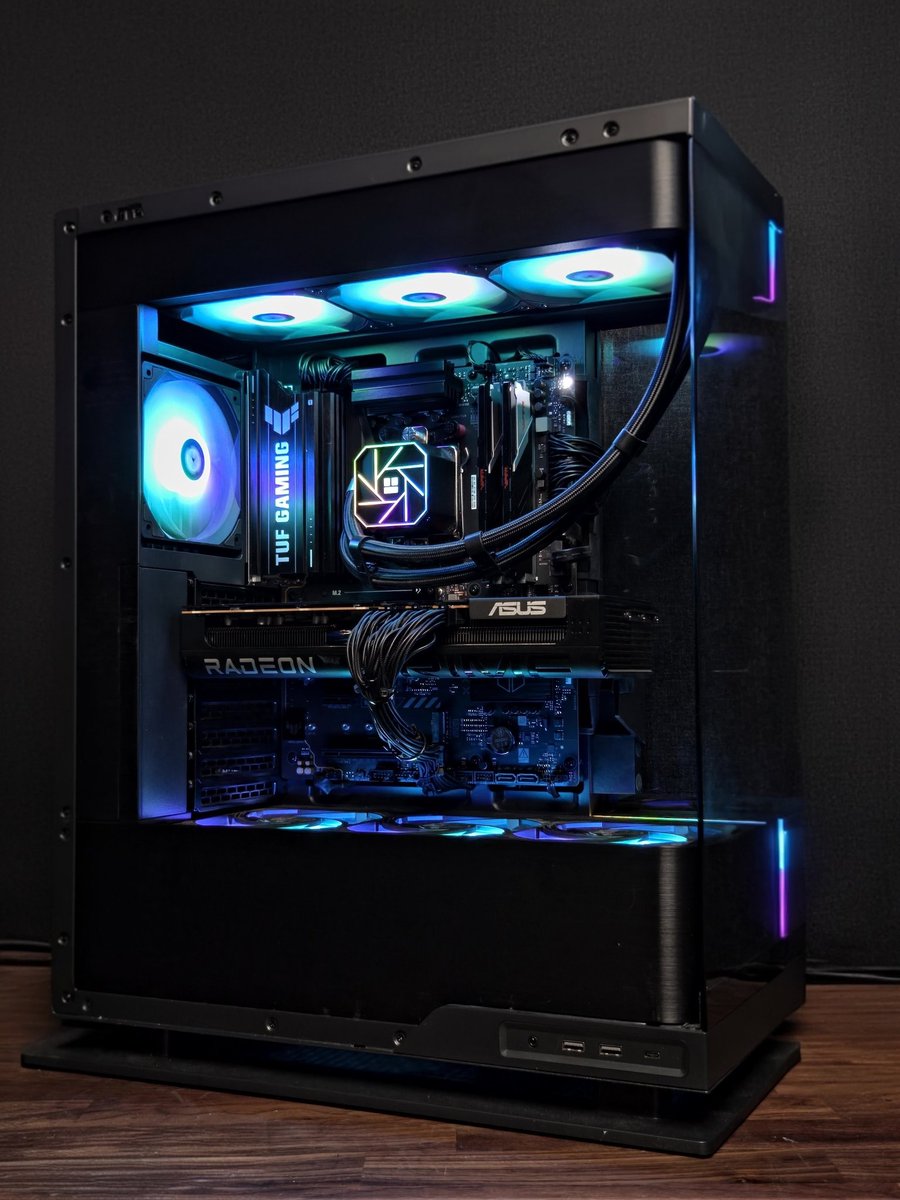 Flashynus's tweet photo. Grym speldator med en 9900x3d &amp; 9070xt till salu.

Skriv dm vid intresse. https://t.co/0K4dxUrCDy