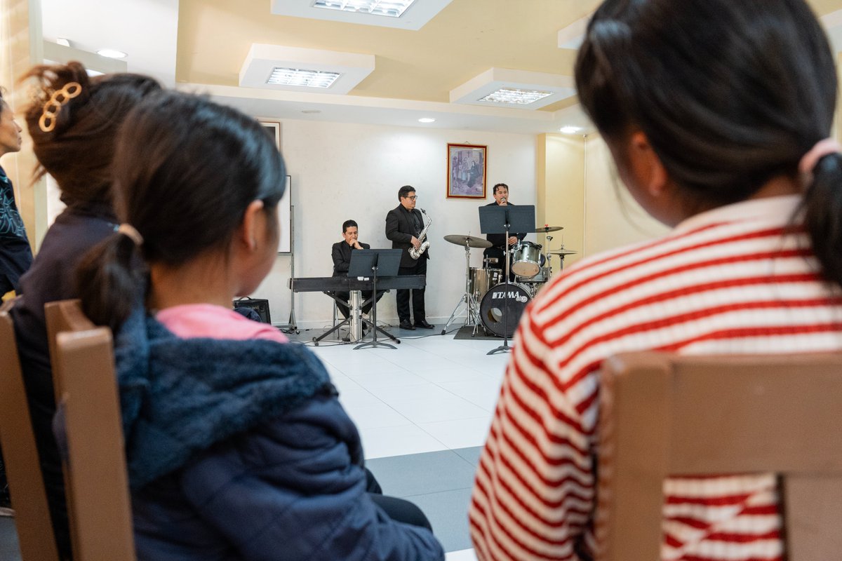 Con nuestro Luxury Music Trio visitamos el Hogar de Niñas “Santa Mariana de Jesús”, llevando música y un acercamiento a los instrumentos que interpretan. 
Sonrisas y aplausos fueron el mejor regalo de este hermoso público. 
Así vivimos Salud+Arte del <a href="/FestivalDeLoja/">Festival de Loja</a>.

#SomosOsl