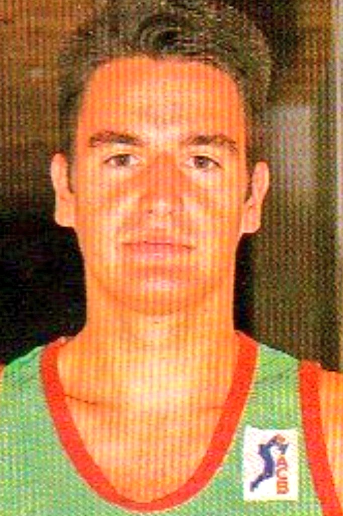 AgrasFernando's tweet photo. Diego Niebla es el 5° jugador nacido y formado en el baloncesto ferrolano en estar presente en una Fase Final de #CopaACB tras José Luís Ferreira, Óscar Cobelo &amp; Pablo Codesido en 1994, y Lucho Fernández en 2008 #HISTORIABALONCESTOFERROL https://t.co/LThfhKWWyk
