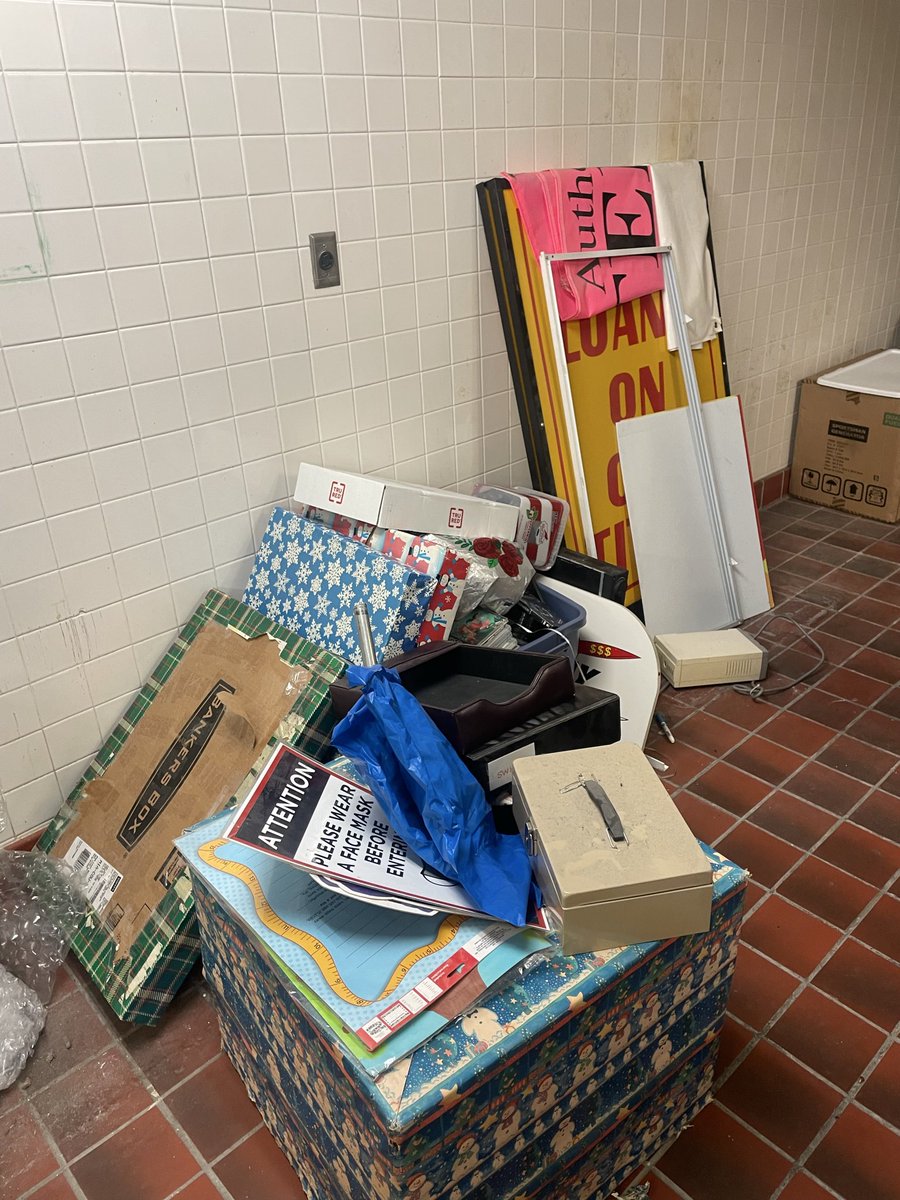 outjunk's tweet photo. We are Out Junk, a junk removal company servicing the areas of Miami Dade and Broward! If you need us just give us a call at 305-433-0470 and we'll be right there for you.  

#beforeandafter #junkremoval #trashremoval #garbageremoval #miami #northmiami #miamidade #broward https://t.co/7QHpUFsJNo