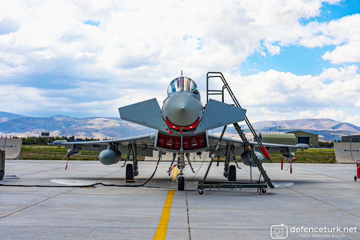 🔵🇮🇹İtalya'dan 🇵🇭Filipinler'e Eurofighter teklifi

🔸İtalyan Leonardo, Filipinler Hava Kuvvetleri’ne 32 adet Tranche 5 Eurofighter Typhoon savaş uçağı için teklif sundu.
🔗defenceturk.net/italyadan-fili…