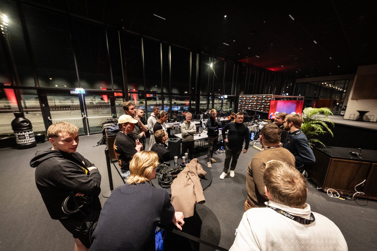 LANDING: ZONE tweet media