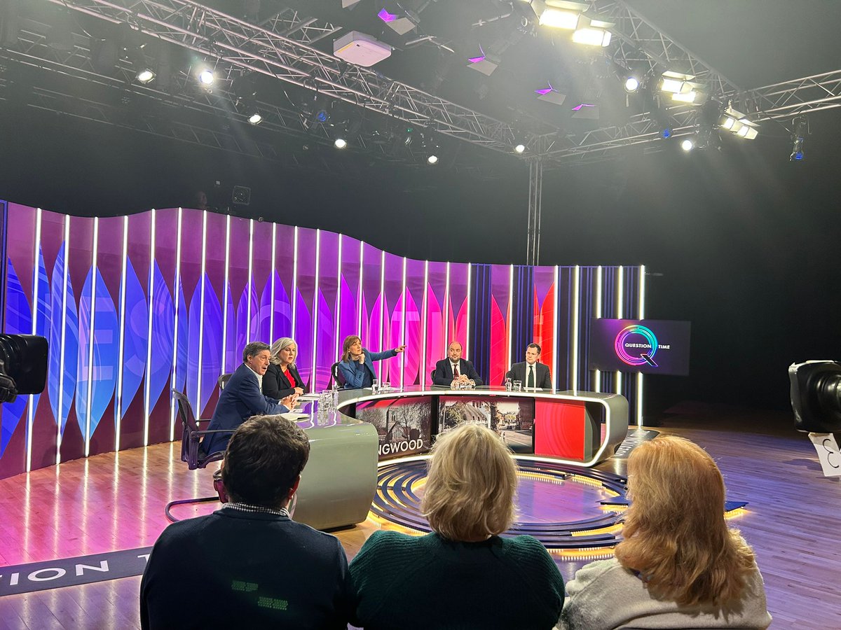 bbcquestiontime's tweet photo. Welcome back to Question Time, tonight we’re in Ringwood

You can tune in now via the @BBCSounds live news stream, or watch now on @BBCiPlayer and the @BBCNews Channel

Join the conversation using #bbcqt 

https://t.co/LDITf14zcY https://t.co/8JCcicccgn