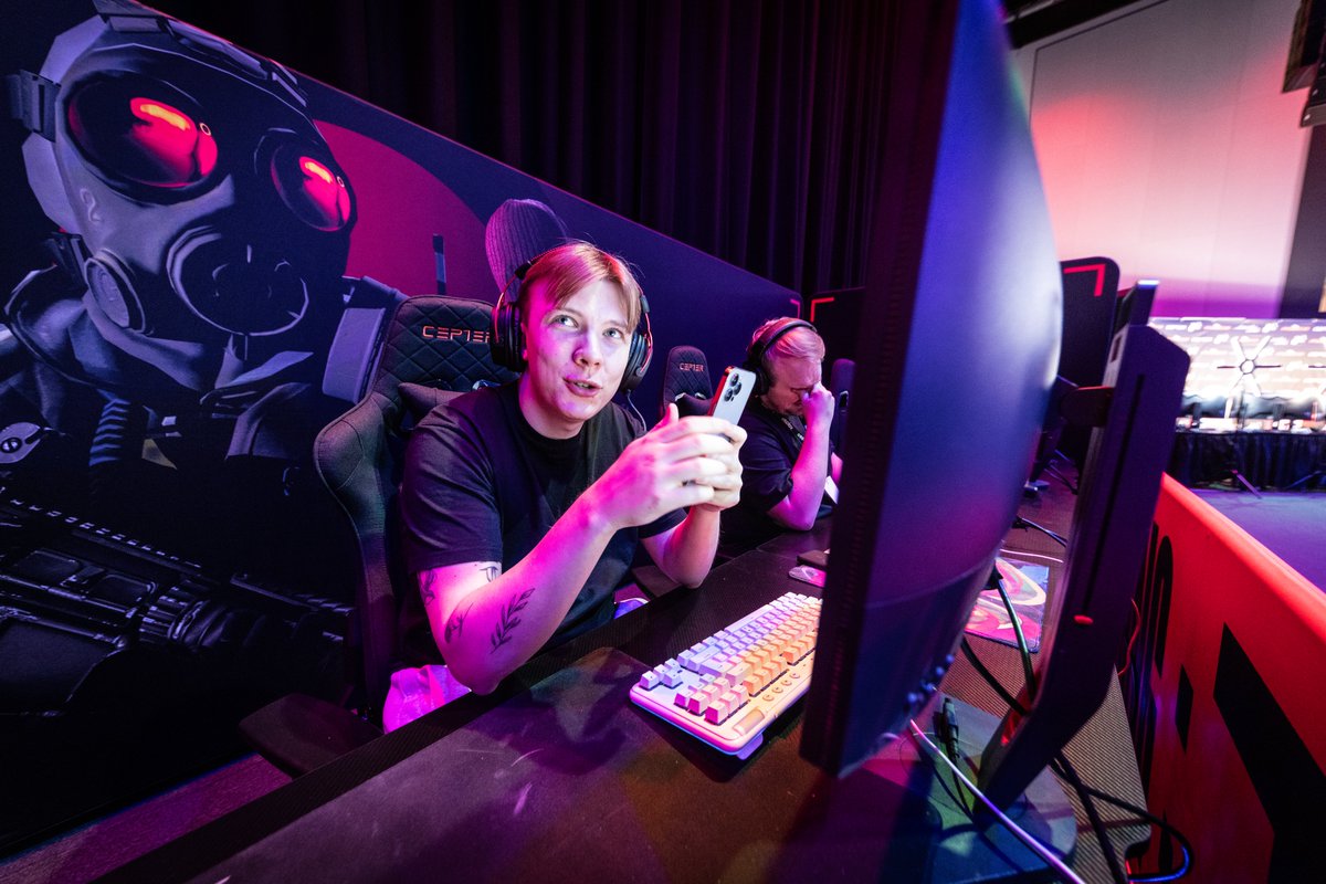 LANDING: ZONE tweet media