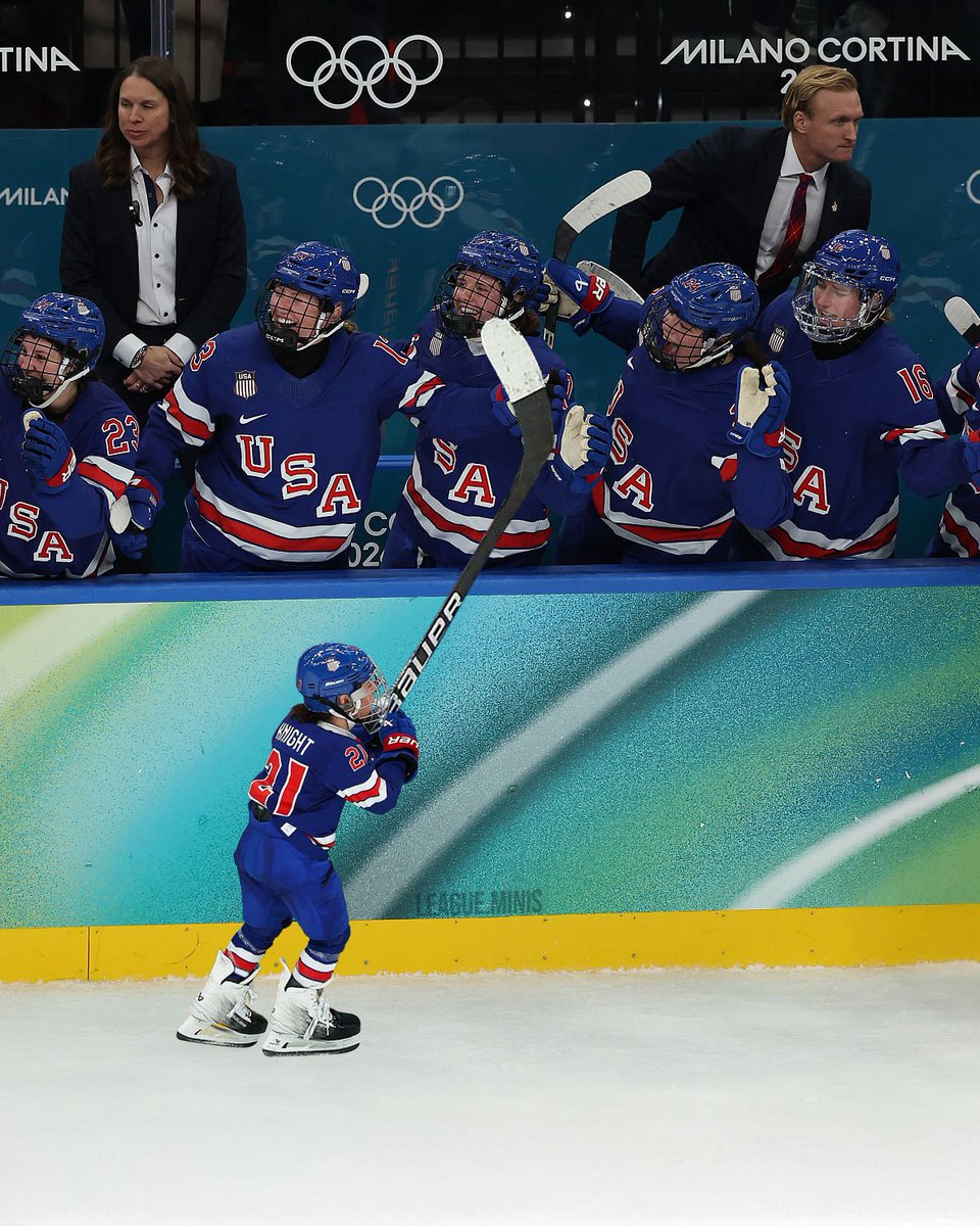 LeagueMinis's tweet photo. USA WOMEN WIN GOLD IN MIALN🇺🇸🥇 https://t.co/fLO1VM0eYf