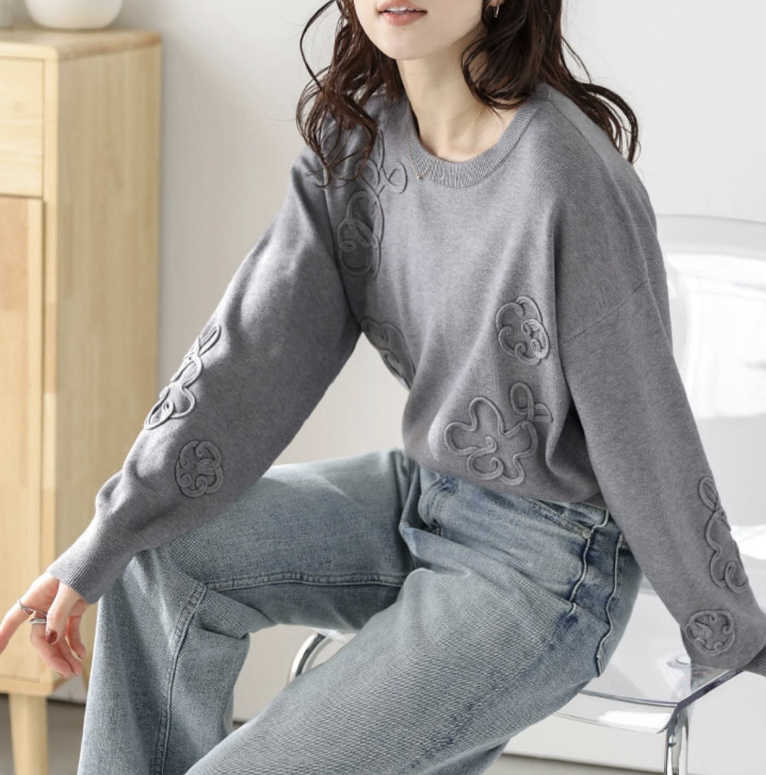 それどこの？」って思わず聞きそうになった。ぽわん袖×立体フラワー