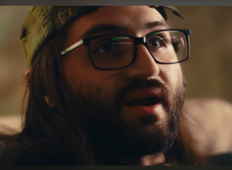 thiagogrilo_'s tweet photo. Eu tô maluco ou o vocalista do Hot Mulligan tá a cara do Thiago Ventura? 😅 https://t.co/yY9z8zOwNn