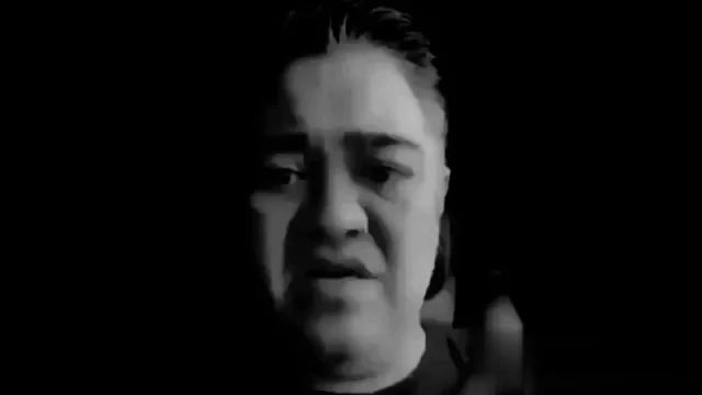 Tuve que hacer un esfuerzo sobrehumano para callarme la puta risa en esta escena.

Al final mi risa se esfumó en un segundo cuando vi al perrito.