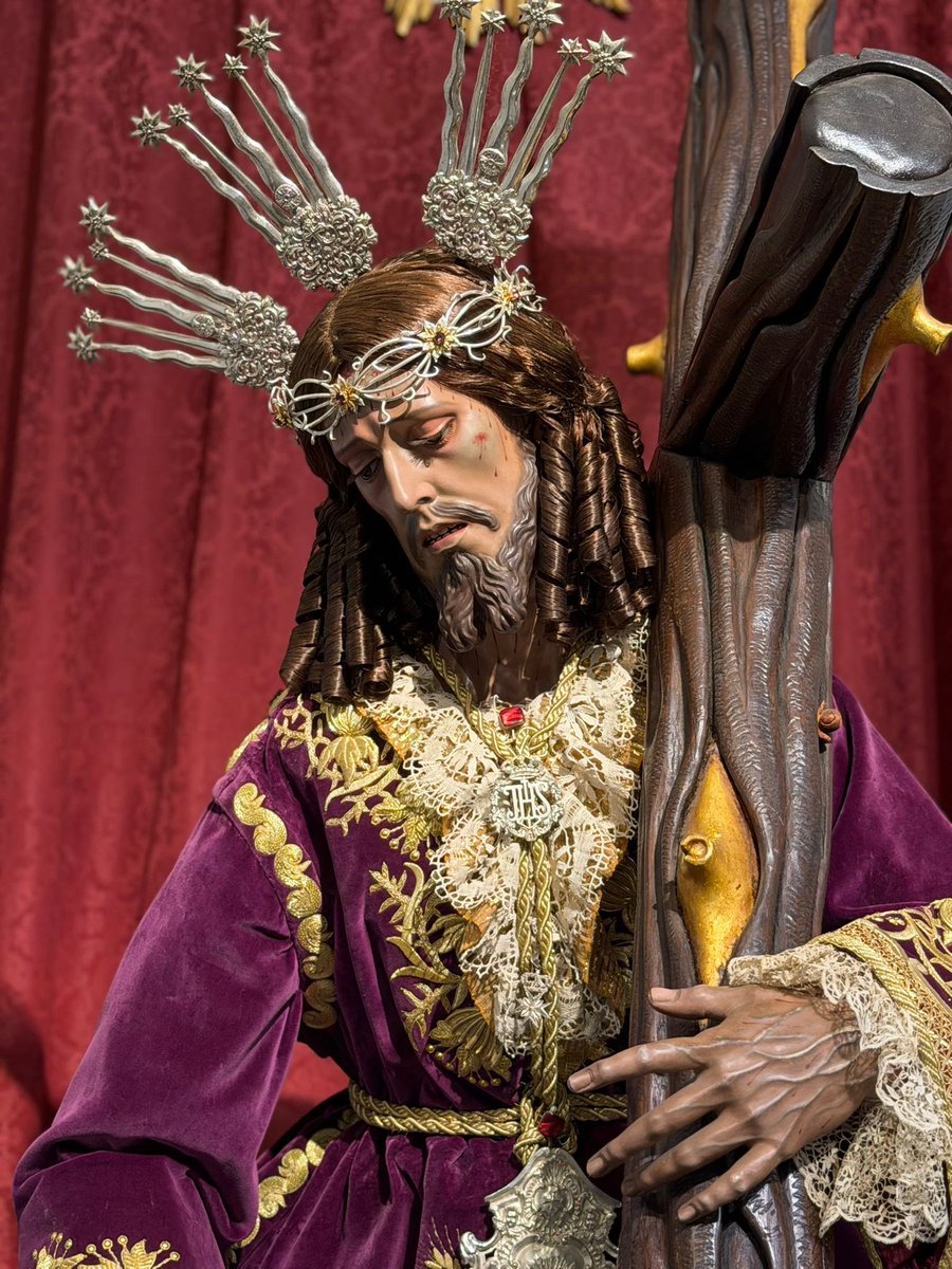 En la noche de hoy, la imagen de Jesús Nazareno ha sido ataviado para sus próximos cultos de reglas y el rezo del Vía Crucis, teniendo lugar este el sábado 28 de febrero a las 19:45 h.

🪡 Francisco Navarro.

#CofradíasMLG