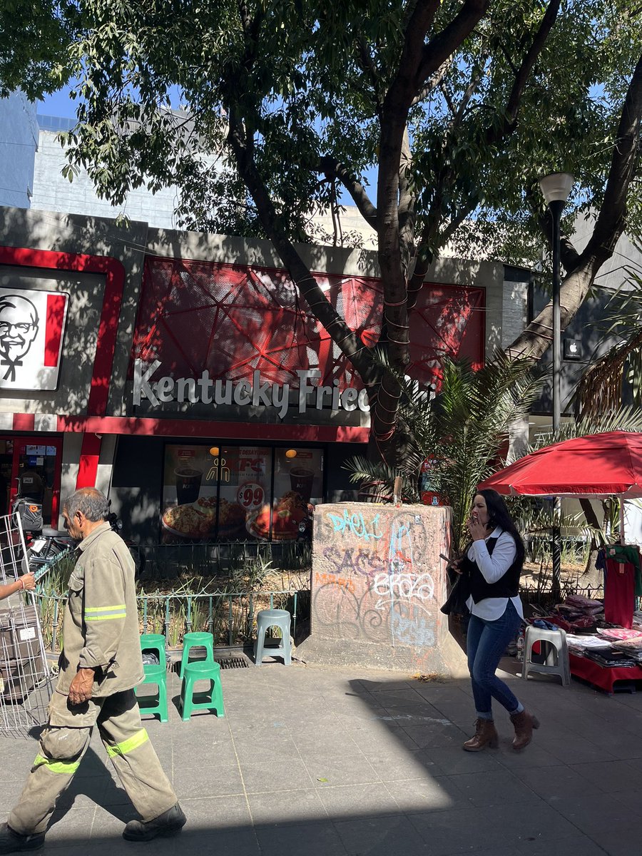 ¿A dónde se fue la estatua de Tintán??? <a href="/AlessandraRdlv/">Alessandra Rojo de la Vega</a> <a href="/vecinosdelecuau/">delegacioncuauhtemoc</a> 
¿Y la de Jorge Tyler?