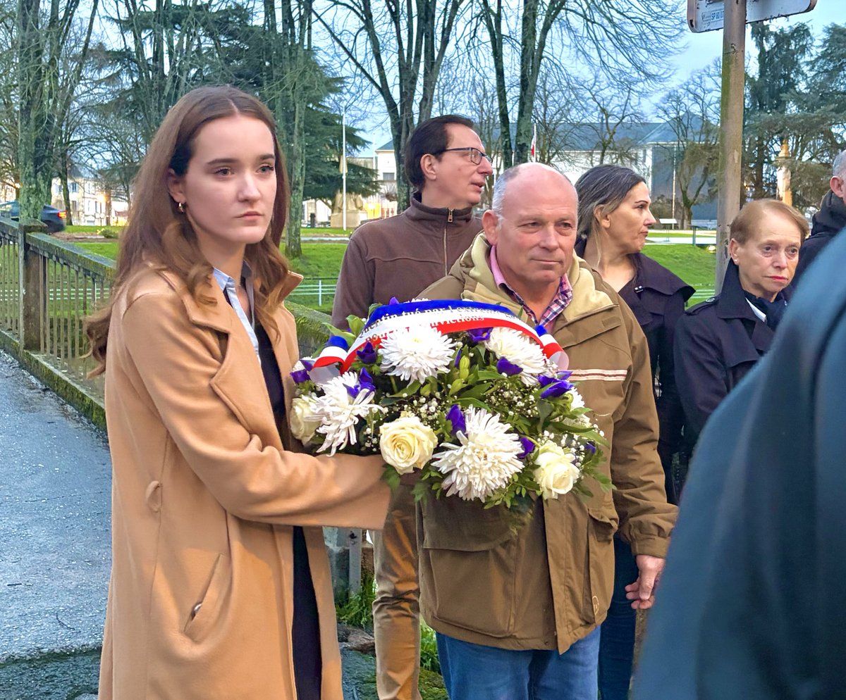Hier nous rendions hommage à Quentin devant la sous préfecture de Fontenay.

Nous étions une quarantaine. Merci pour lui, pour ses proches et pour l’ensemble de notre jeunesse patriote, soucieuse de défendre ses convictions.