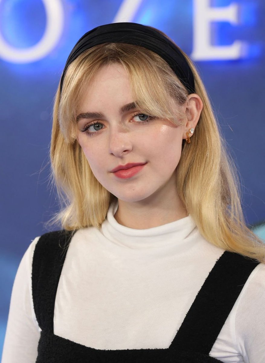 sabrinacervo's tweet photo. 🚨A atriz McKenna Grace será Sabrina Carpenter no filme biográfico da artista.

O filme estreia em 2028 nos cinemas. https://t.co/lMdlYwQuxH