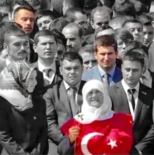 ASLANMesut13's tweet photo. Vatan sevdası yüreğinde, cesareti duruşundaydı.
İnandığı değerler uğruna dimdik duran bir yürekti.
Ruhun şad olsun Fırat Yılmaz Çakıroğlu. 🇹🇷
#firatyilmazcakiroglu https://t.co/i4warLxquX