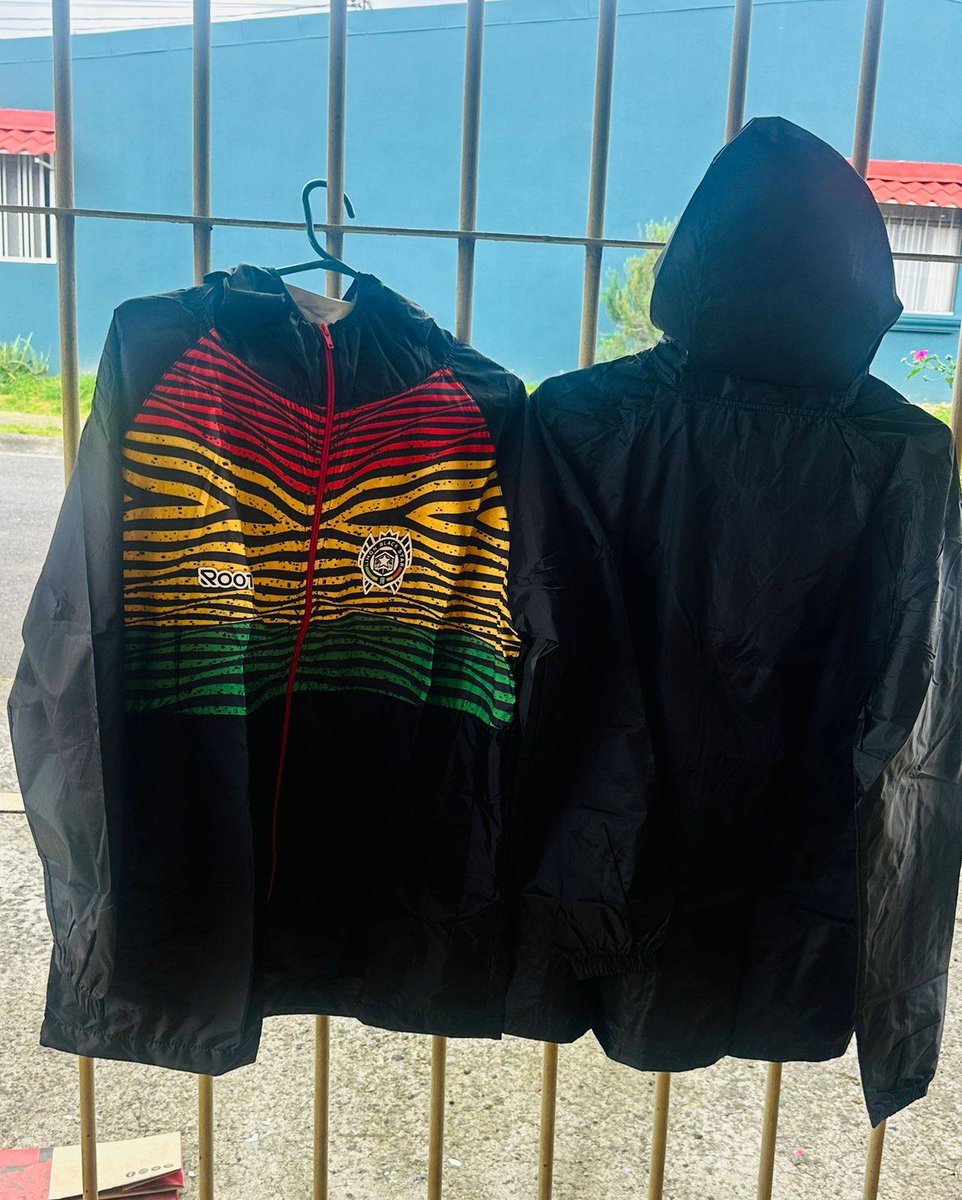 ¡Vean la belleza que tenemos!
Dos impermeables de nuestro equipo
Solo hay 2, apenas para lucirse
Una es talla M, otra talla L
Precio: 15 mil colones cada una
Pídala por whatsapp al 6043 3760.
¡Son una belleza!
Escriba YA mismo y se la enviamos a cualquier parte del país.