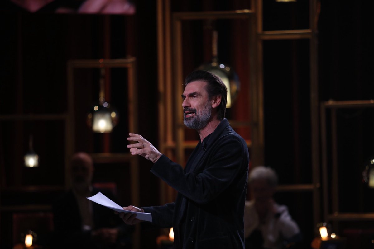 Grazie a #FabrizioGifuni, attore straordinario che ha prestato il suo volto a #EnzoTortora e alla sua storia con #Portobello #SplendidaCornice