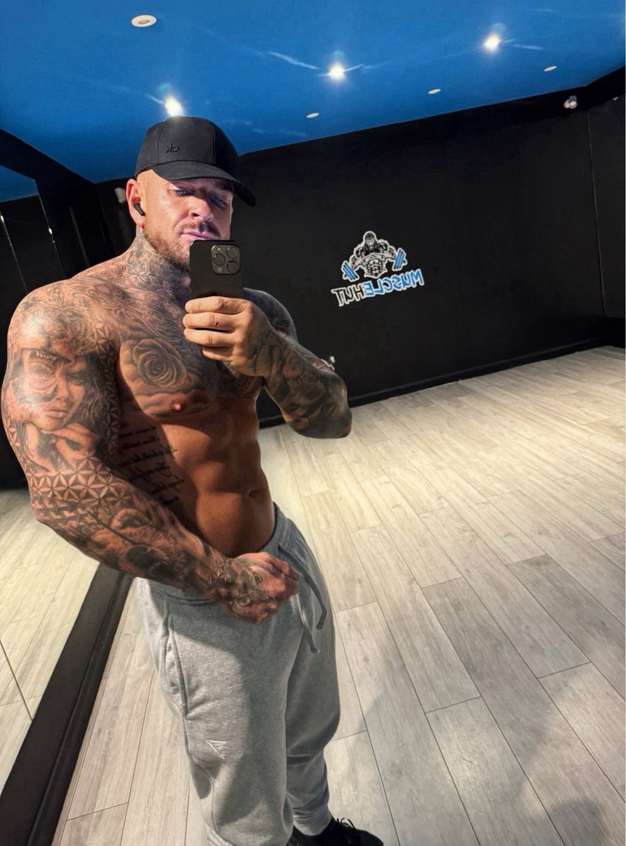 Masteraaronking's tweet photo. Ready to spend your money on me this weekend? 😈 https://t.co/Vl6XOatRPB