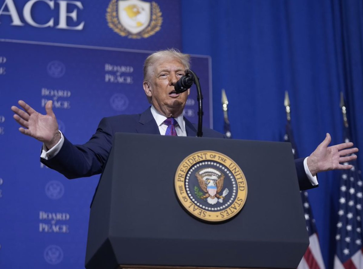 BREAKING: Trump announces a shocking plan to pump $10 billion of your money directly into his corrupt "Board of Peace" slush fund which he controls without any approval or oversight from Congress.

This is an broad daylight heist of your hard-earned tax dollars...

"I want to let