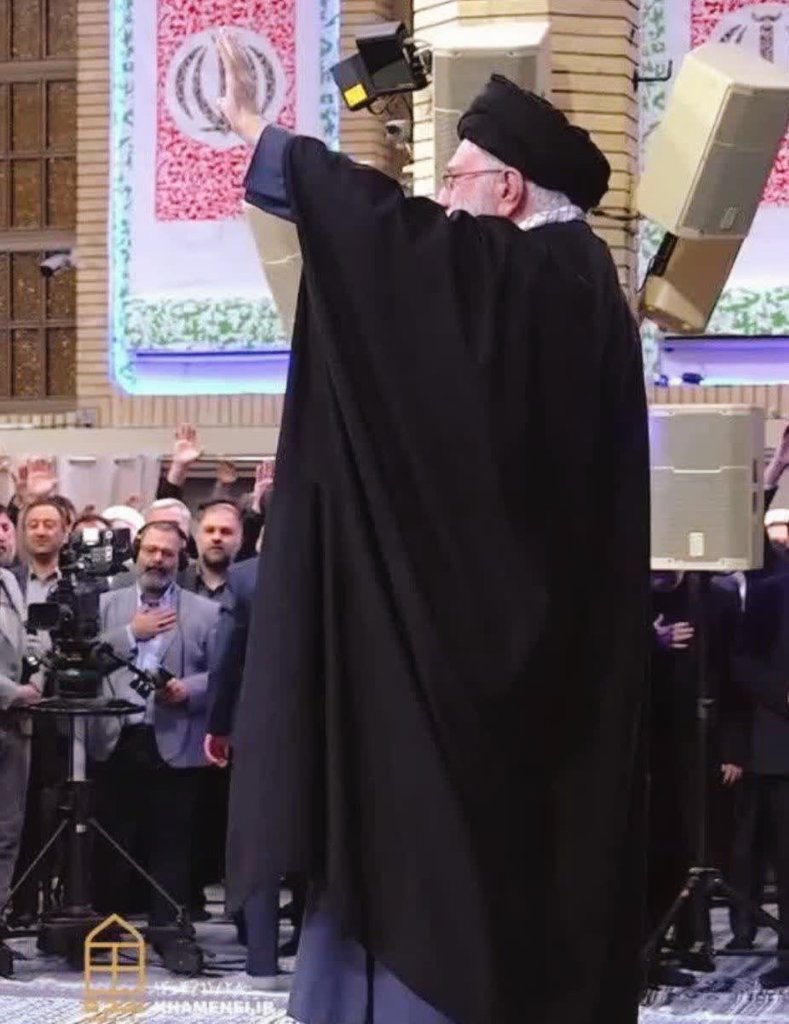 ما هم همینطور آقای فیلمبردار
ما هم همینطور♡ 

#لبیک_یا_خامنه_ای