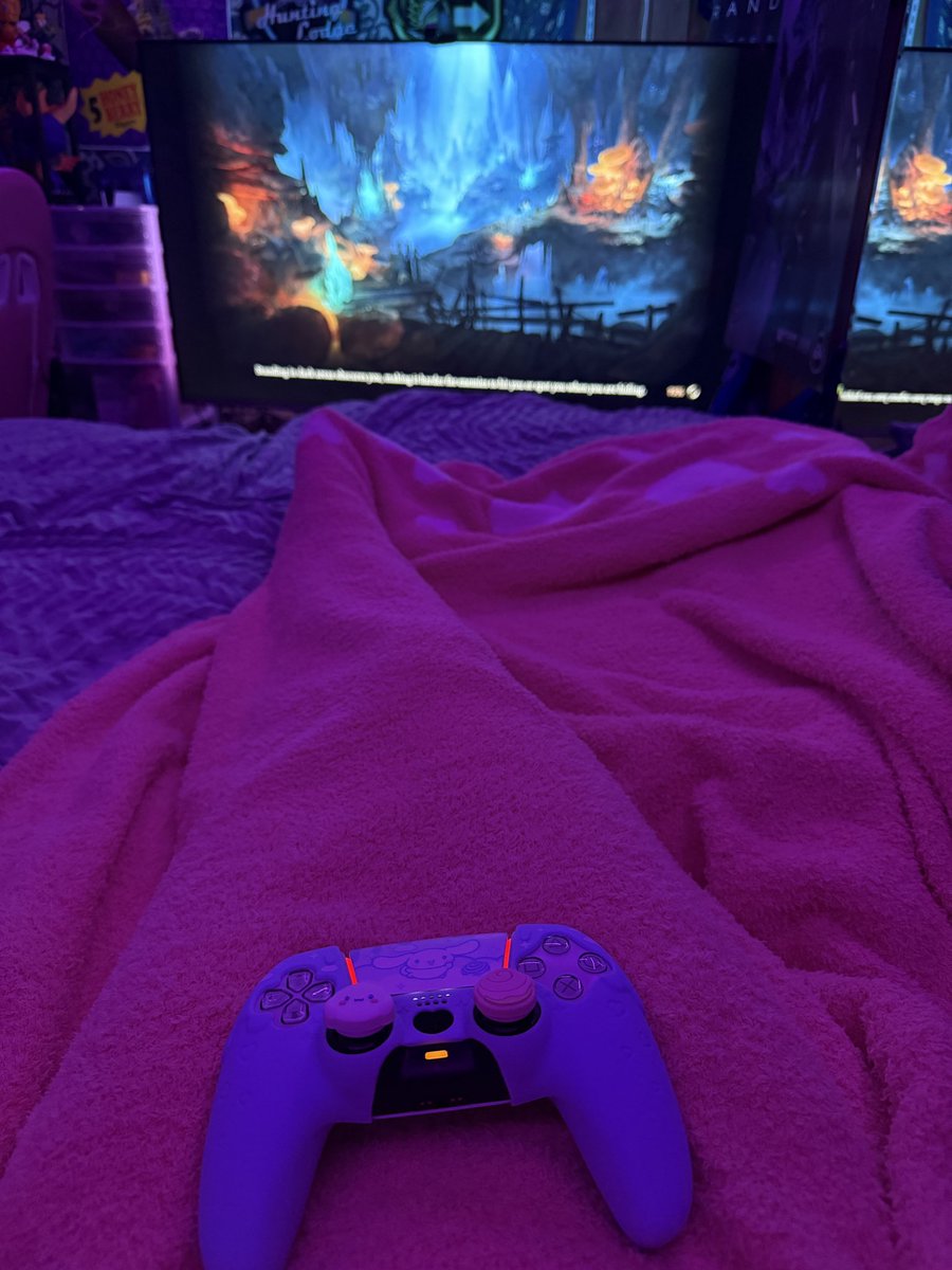 such a cute feeling being cozy, gaming and getting spammed with silent sends