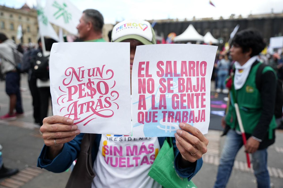 RadNalCo's tweet photo. 🇨🇴#ALasCallesPorLaDignidad I Desde diferentes ciudades del país, la clase trabajadora se moviliza en apoyo al aumento del salario mínimo.

Las imágenes retratan una jornada de participación ciudadana en defensa de los derechos laborales. https://t.co/BCIzyLApuw