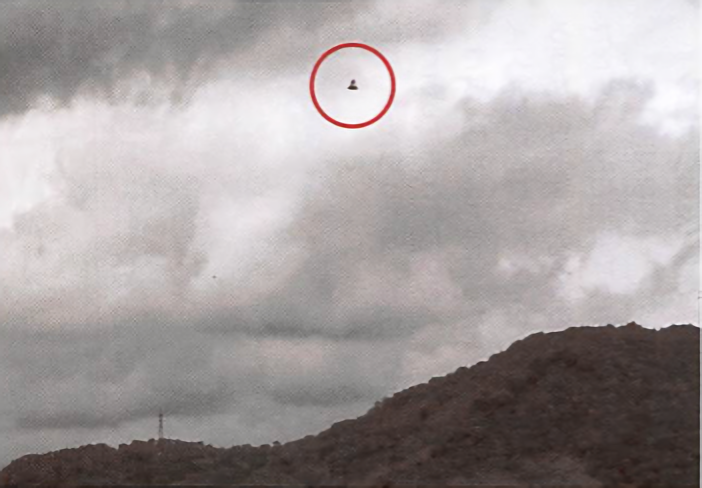 Hat-shaped UFOs aren’t a meme in Japan—they show up in reports and photos.
Part 10:
medium.otakupapa.net/the-boys-who-c…