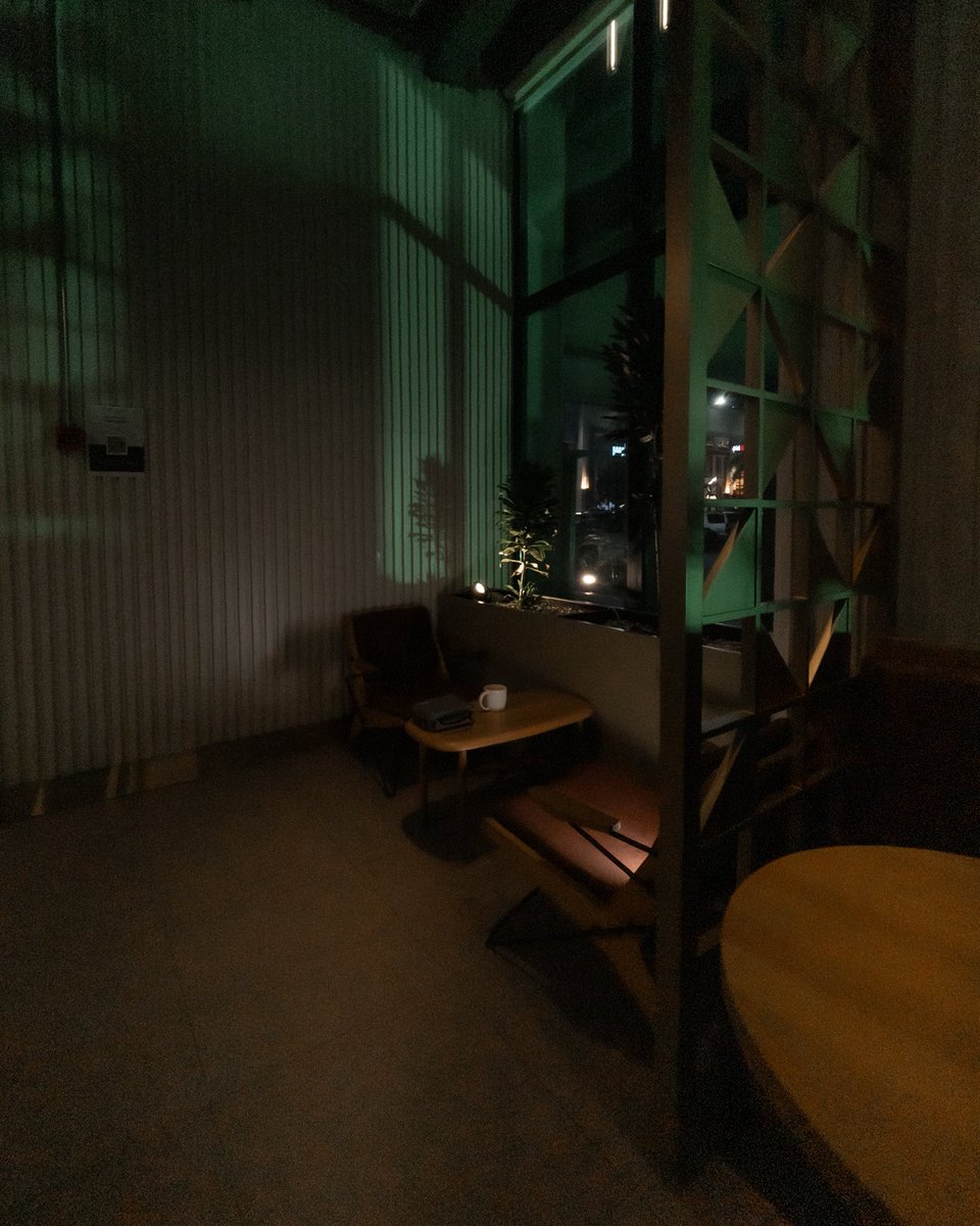 بأفتح مطعم أسمّيه مو ع كيفك 😡
تطلب سندوتش بيض اعطيك مفطح