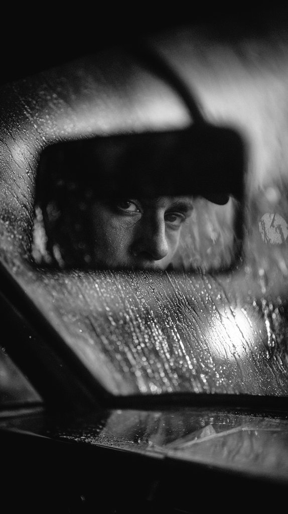 أبصِر..
خلف الملامحِ
لا
إلى زيفِ الوجوه.
​فالغوصُ..
في العمقِ
يمنحُكَ..
حكمةَ الغرق.

​بالمختصر:
«نحنُ لا نرى الأشياء كما هي👈نحن نراها كما "نحن"» 

​✒ سآمو
#قيثارة_النيل