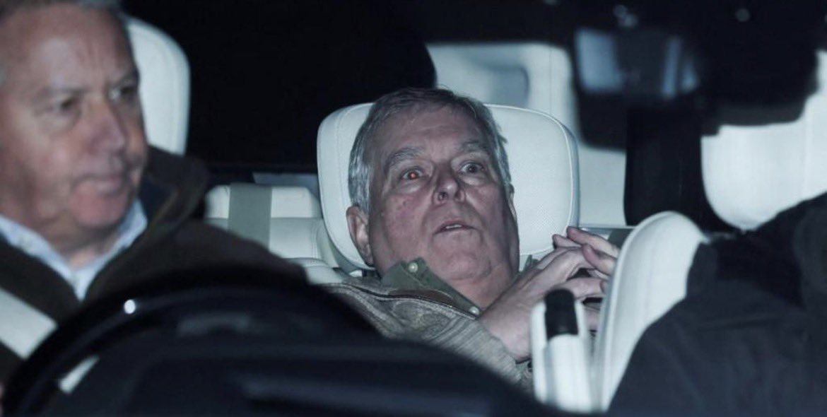 MRTYMRSCHNO's tweet photo. When you’re in a taxi home and that last disco biscuit kicks in. #andrew https://t.co/FKfh2V7H2z