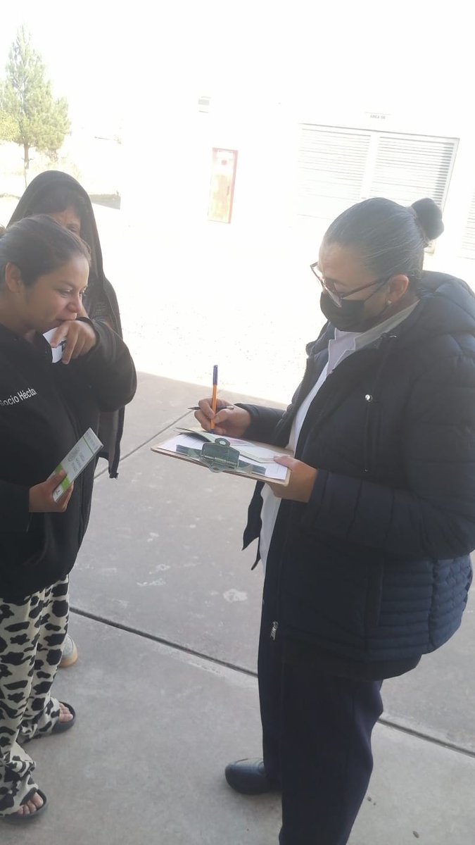 En el Centro de Salud No. 1, Carlos León de la Peña, fortalecemos diariamente las acciones de la Estrategia Nacional de Vacunación. Infórmate, revisa la cartilla de vacunación de tus hijos, y si es necesario, acude a nuestro servicio. 

¡Durango se vacuna!