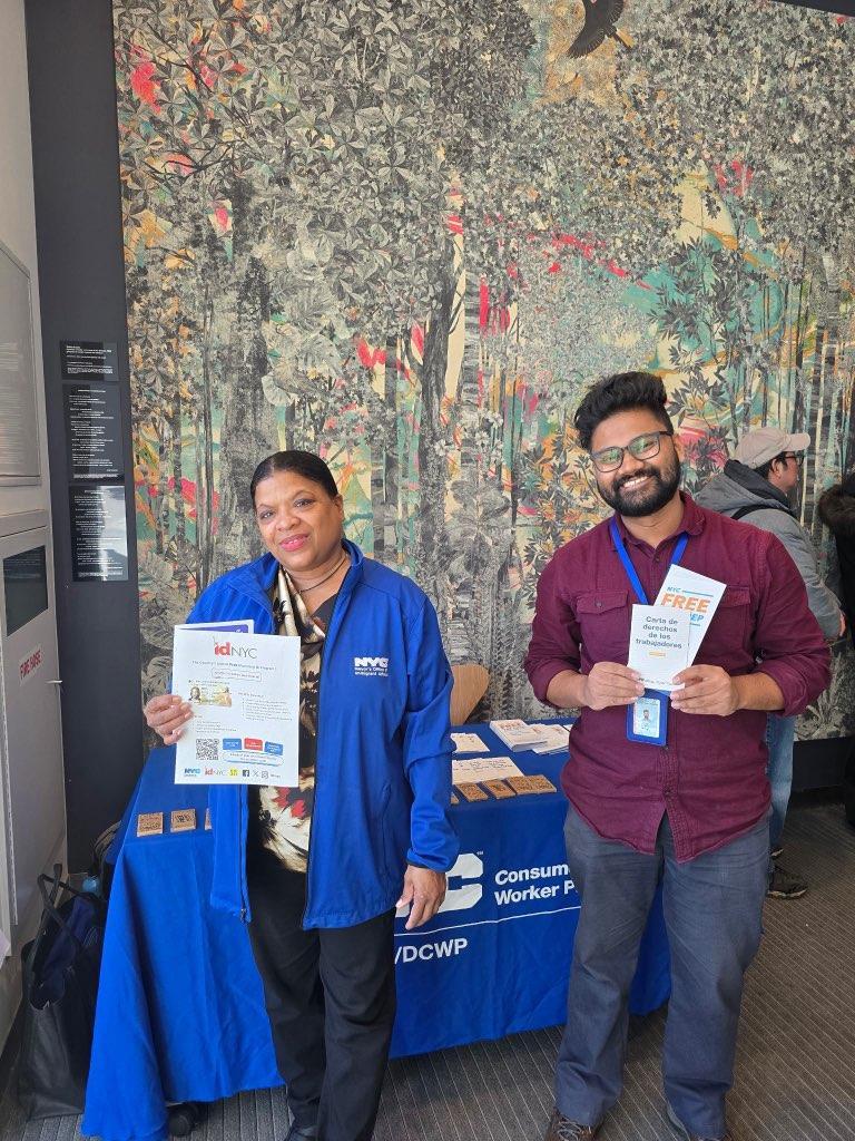 NYCImmigrants's tweet photo. Amongst many vibrant communities, #SunsetPark, Brooklyn is a proud home to many #MexicanNewYorkers. Last week, our team joined @consulmex_nuevayork's resource fair to share multilingual city resources and #KYR information with attendees.
We also walked many Brooklyn locals through the @id.nyc enrollment process & shared MOIA’s #ResourceRoadmap in Spanish & answered questions on #NYCCare.