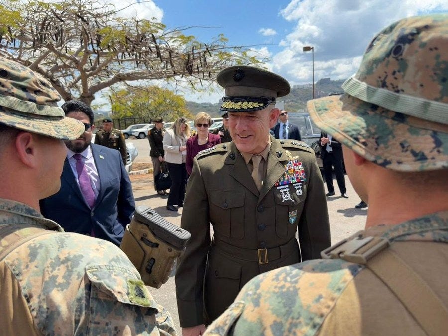 🇻🇪🇺🇸 | SOBRE LA VISITA DEL JEFE DEL COMANDO SUR EN VENEZUELA:

Puntos importantes para analizar:

🔴 Años diciendo que Venezuela es un Narco-Estado,

✅ Y terminaron trabajando con Venezuela en la lucha contra el narcotráfico.

🔴 Colocaron precio por Diosdado y Padrino López,