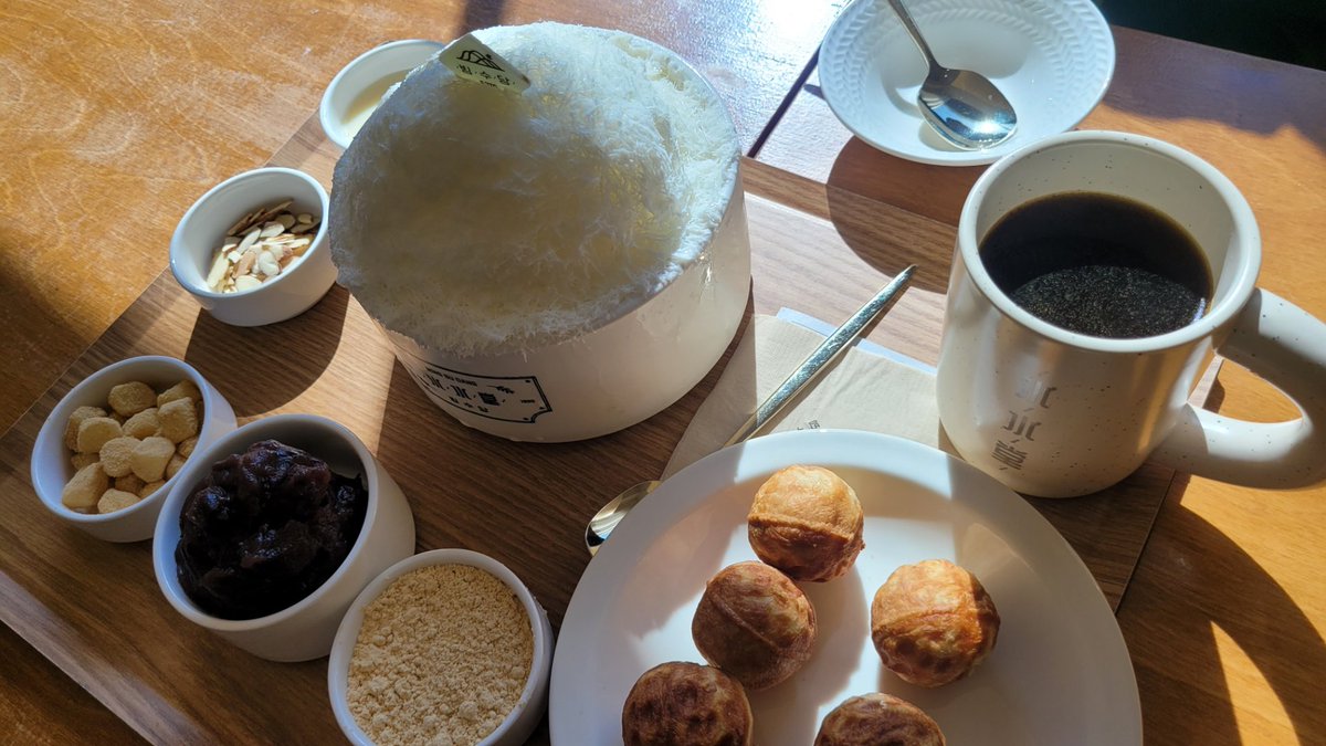 ♡ 깨기 ♡

사회나 정치, 가족이나 직장에서 흔히 접하는 사건과 사람, 역할분담 등등 다양한 얘기를 서로의 관점에서 새롭게 얘기할 수 있는 젊은 친구들.
혹여 꼰대처럼 보이지 않을까 내심 걱정도 하면서ᆢ
감사함이 가득한 만남이다.