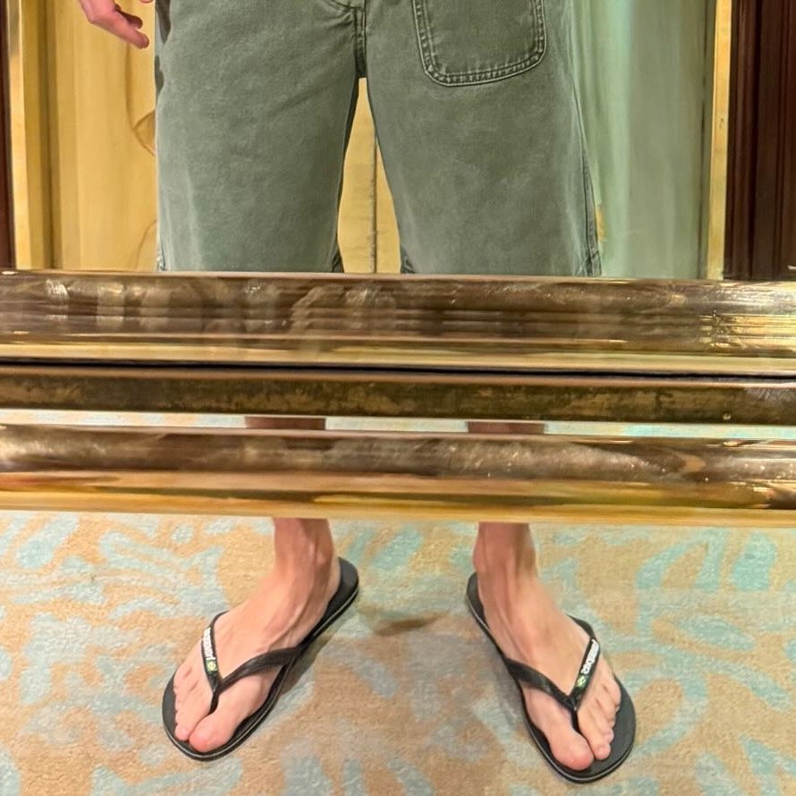 a havaianas no pé 🥹🇧🇷🤏🏻