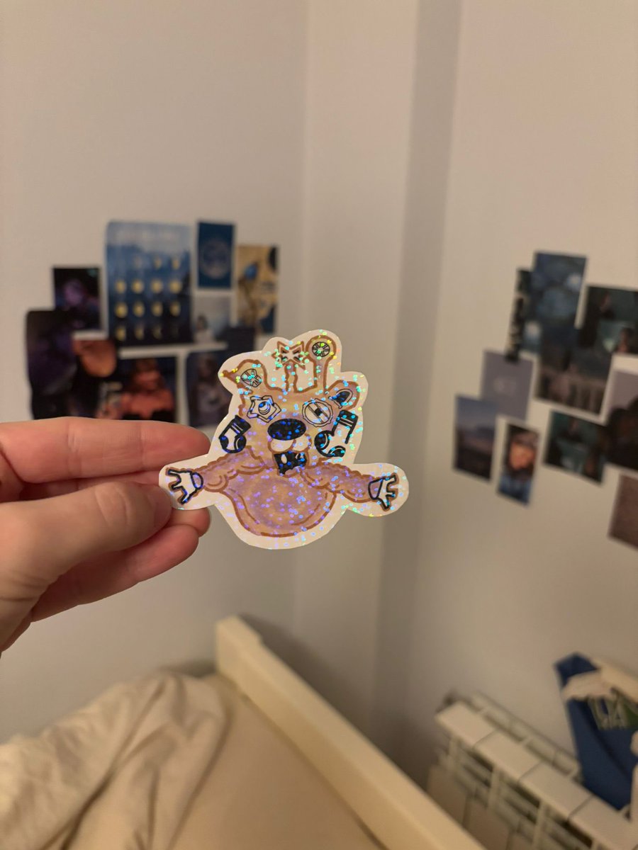 holaaa <a href="/HerreroBosco/">boskitoo.</a> 
mi novia ha hecho estas pegatinas para el concierto de mañna de barna y le haría especial ilusión darte aunque sea un par 
no sé si el tuit t llegará pero lo ha hecho con mucho cariño e ilusión 
os agradecería mucho si podéis darle apoyo 🙏🙏🙏