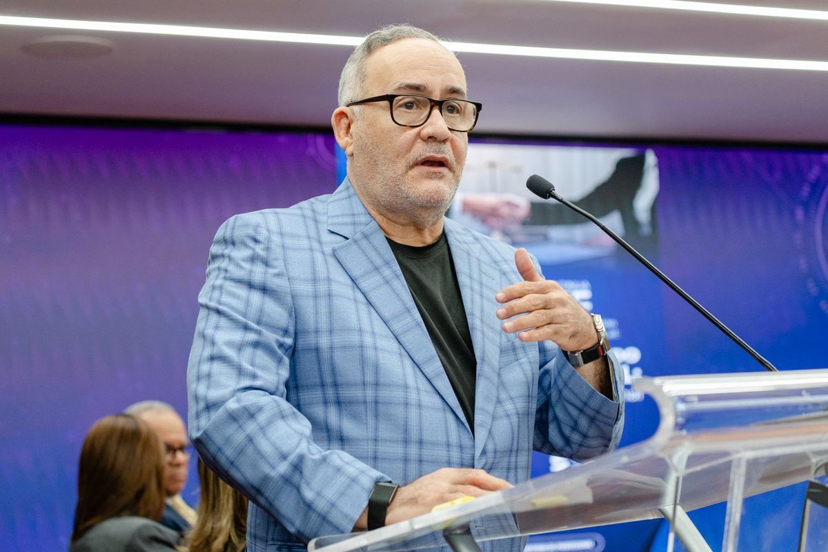 Un privilegio participar en el panel sobre el nuevo Código Penal junto a las magistradas Carol Modesto y Tania Yunes, así como los juristas Ricardo Rojas y Wendy Lora.
Gracias a la Dra. Rosa Fernández por la invitación y por propiciar este espacio de análisis y debate.