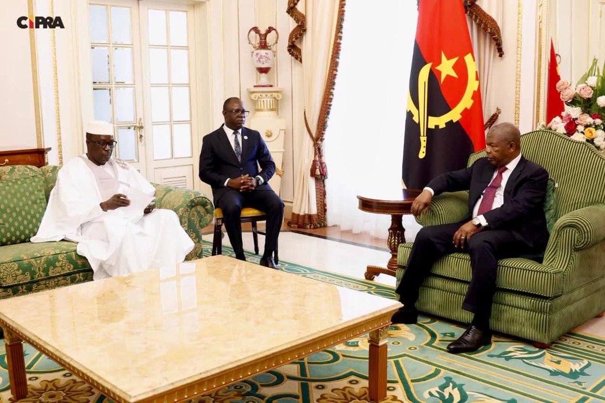 AmbSeydoucbly's tweet photo. J’ai présenté, ce jeudi 19 février 2026, mes lettres de créance à Son Excellence Monsieur Joáo Manuel Gonçalvez Lourenço, Président de la République d'Angola. https://t.co/2Reel7vTAr