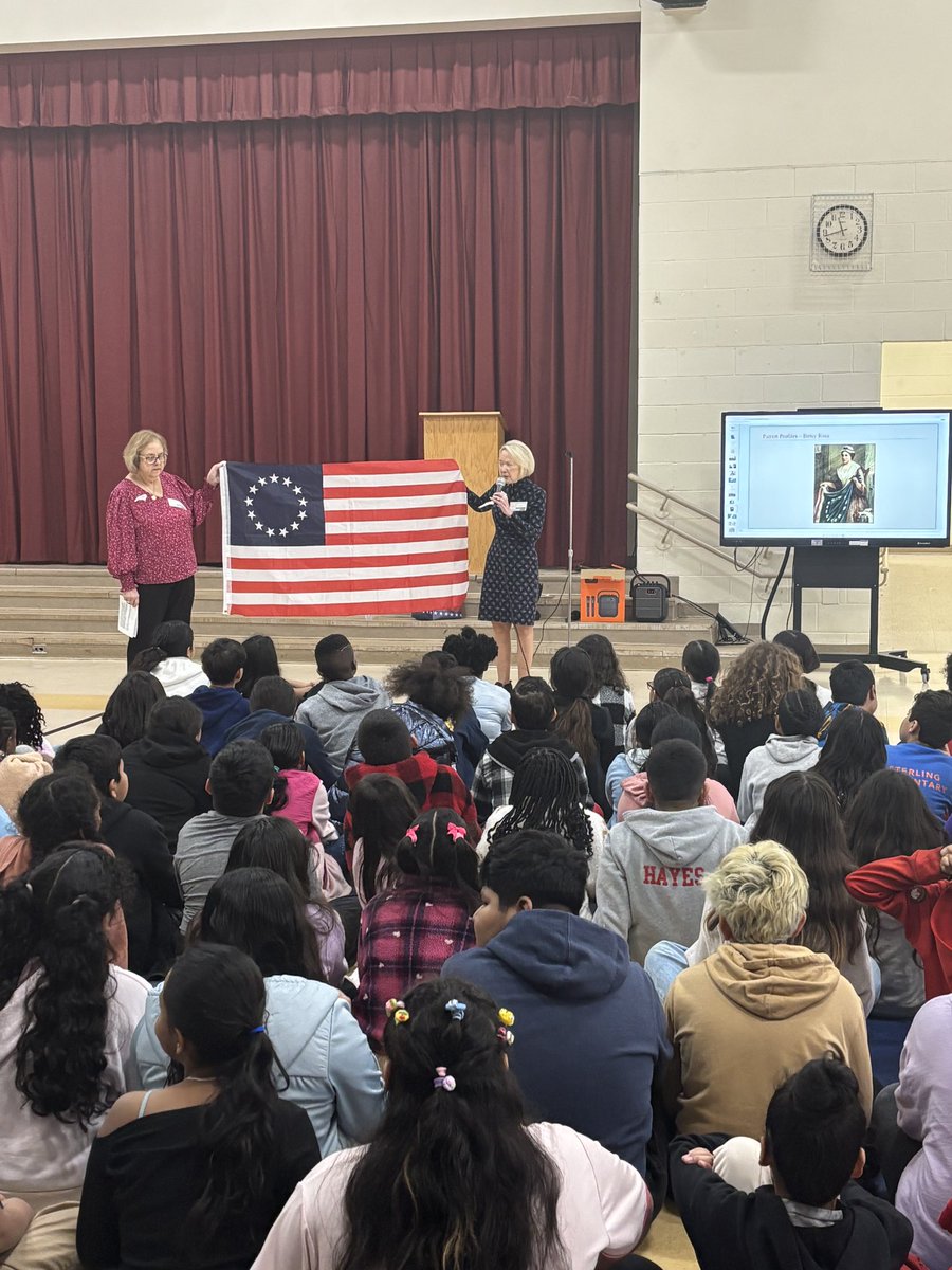 SterlingElemen1's tweet photo. History came alive today for our 4th graders thanks to a special visit from the Daughters of the American Revolution! 🇺🇸✨@CharMeckSchools @ELeducation  #sterlingpride🐯 #Crew89 #4thGrade https://t.co/zA3On5L9xP