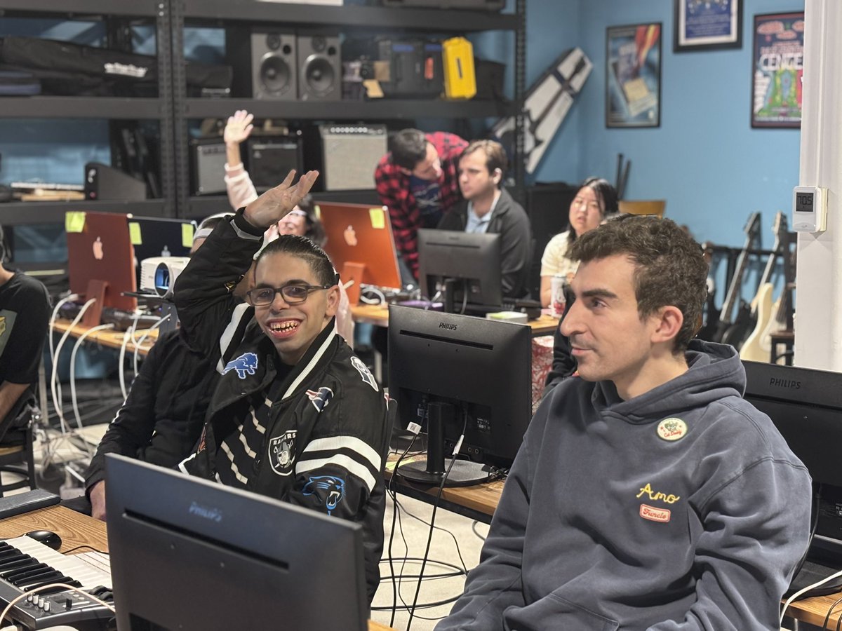 Ed Asner Family Center tweet media