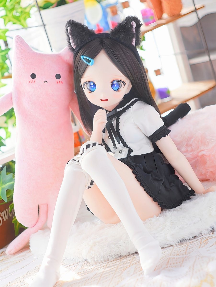 ネコミミモードという曲が昔流行ったような...

おはるいるいです😾
1年ぶり？くらいにこの服を着てもらいました🤫猫耳...
きんよーびを倒して、善き週末を迎えましょう☃️🫩
#メルステっ子　#おはドル