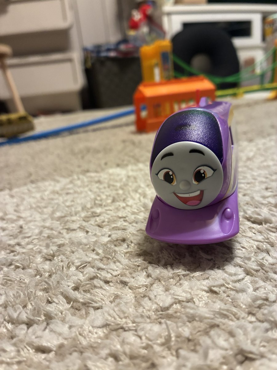 昨日5歳の男の子の家に行ってこれ見て 思わず📸✨ トーマスの仲間か