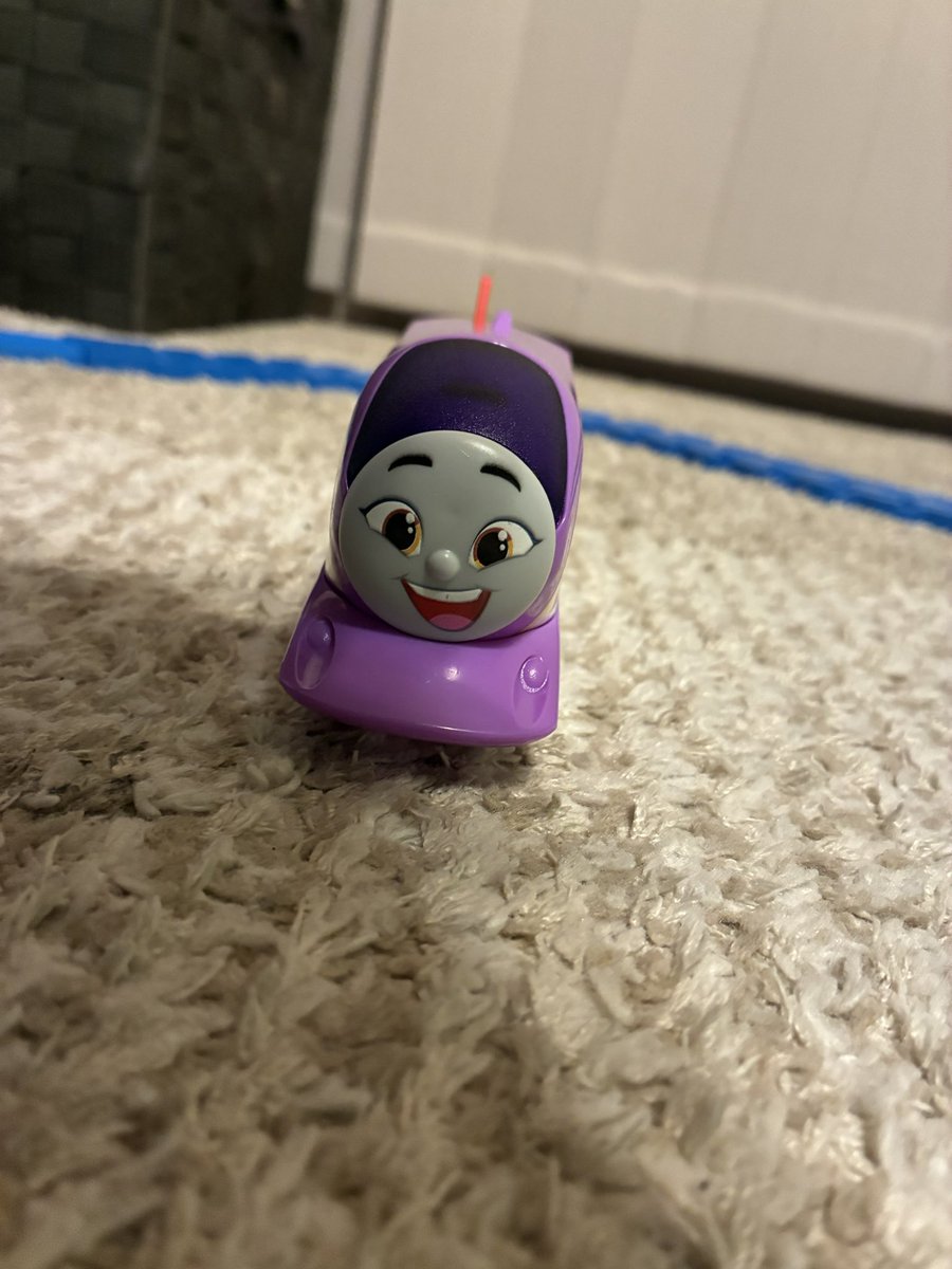 昨日5歳の男の子の家に行ってこれ見て 思わず📸✨ トーマスの仲間か