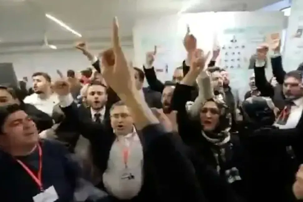solhaberportalY's tweet photo. Çağdaş Mühendisler kaybetti: İstanbul İnşaat Mühendisleri Odası'nda 42 yıl sonra neler oldu?

Çağdaş Mühendislerin kaybetmesinin arkasında sandığa akıtılan kamu kaynakları, taşımalı seçmenler ve "sponsor" müteahhitlerin yer aldığı belirtiliyor.

🖊️Haber: Emre Alım (@emrealim)

https://t.co/zGXAEgca2q