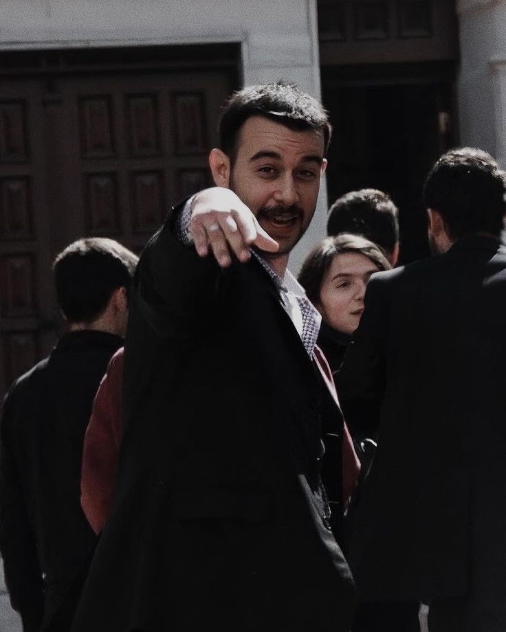 O nurullah semo denen piçi Ege üniversitesi Edebiyat fakültesinin kapısının önünde Fırat'ın ruhuna kurban etmedikçe Fırat'ın ahı üzerimizden kalkmayacak.

Ruhuna rahmet ağabeyim.