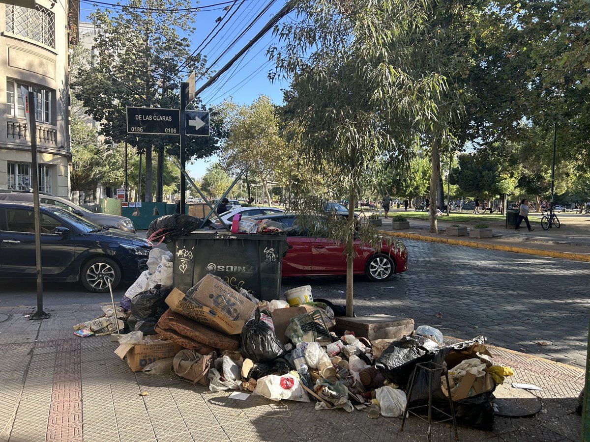 rocameza's tweet photo. Nunca en el tiempo que vivo en este barrio ha estado tan sucio…. Qué pasa con la recolección
@Muni_provi ?? https://t.co/QqtdfhYqLE