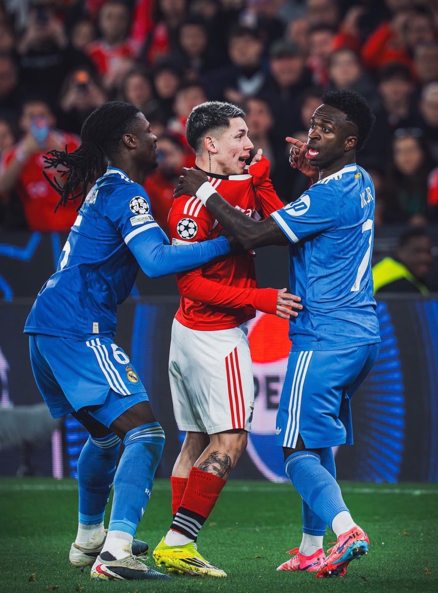 Foottimeid's tweet image. 🚨 FIFA akan mengevaluasi peraturan untuk menilai kemungkinan MEMBERIKAN SANKSI kepada pemain yang menutup mulut mereka untuk MENGHINA lawan mereka. ‼️🌎

(Sumber: @SkySportsNews )

Wah berkat kejadian kemaren jadi ada pembahasan soal ginian nih, sebuah hal yang positif sih jadi