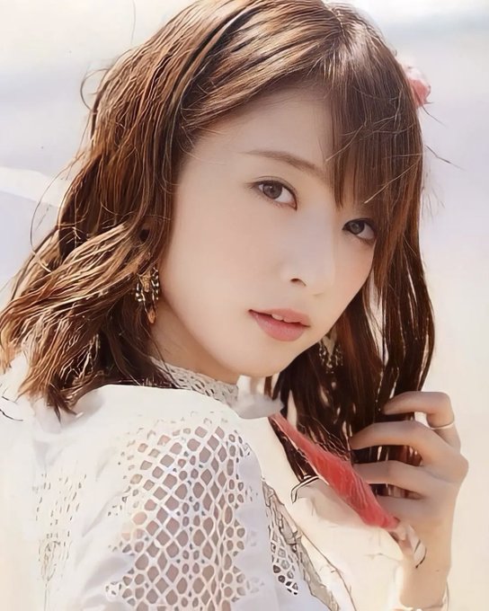 hiron310's tweet photo. ななみん　Happy Birthday

あなたがいなくなっても
今でも乃木坂を応援してる
こんな自分にしてくれた
人生のインフルエンサー

後ろ手でピースしながら
歩き出したんだろう…
姿が見えなくなってしまった…
でも
元気で幸せでいてくれてれば
それでいい

#橋本奈々未生誕祭 https://t.co/MxNmjfzPO4