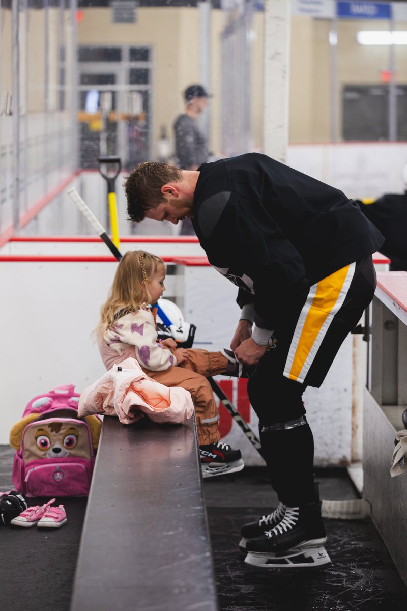 penguins's tweet photo. Heart = melted.

Ryleigh Kulak put in the work with dad today 🥹 https://t.co/jUJ1UD7IN7