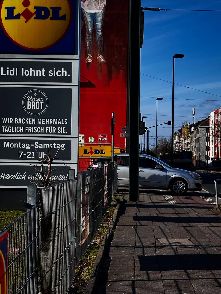monjiiitefuyuki's tweet image. Düsseldorf
#düsseldorf #lidl #iphone14pro #streetsnap #holthausen