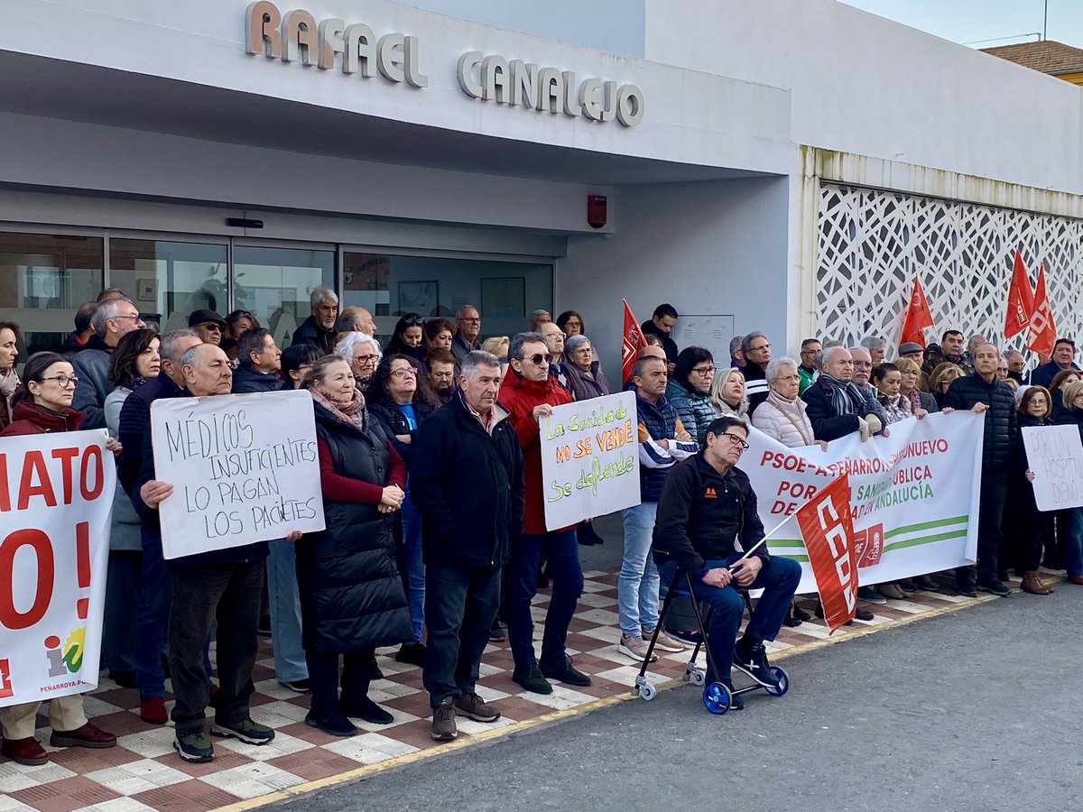🏥 Esta tarde frente al consultorio médico “Rafael Canalejo”, belmezan@s y vecinos@ del #Guadiato han dicho ¡basta ya de deterioro de la sanidad pública! 

❌ Rechazo unánime al desmantelamiento y los recortes en el hospital de #PeñarroyaPueblonuevo por parte del #PP.