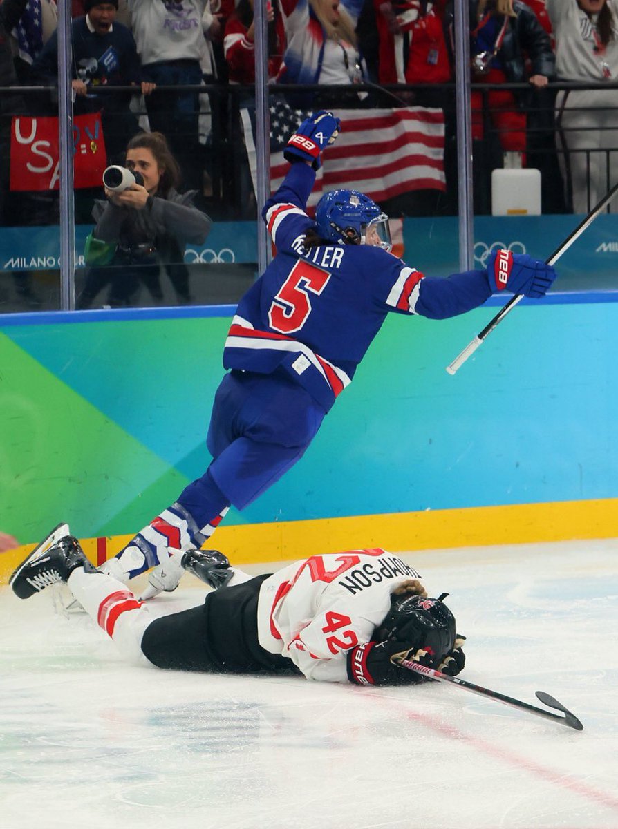 SleeperDodgers's tweet photo. Nothing like an American team beating a Canadien team to win a championship 🥇🏆 https://t.co/qblx31Wt1d